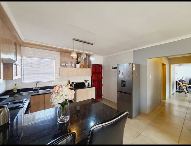 2 BEDROOM APARTMENT FOR SALE IN OAKDENE